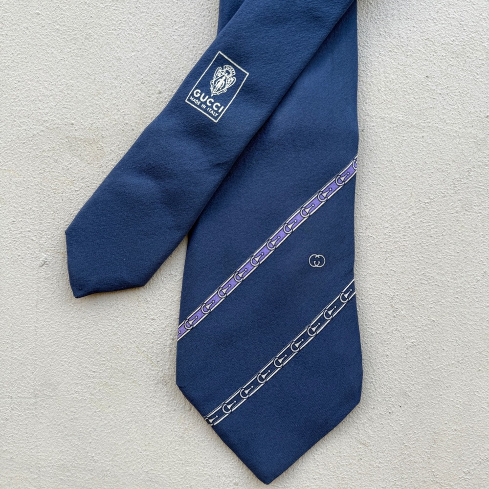 Vintage Gucci Mens Navy Blue Silk Tie Horsebit Chain Pattern Made‎ in Italy
